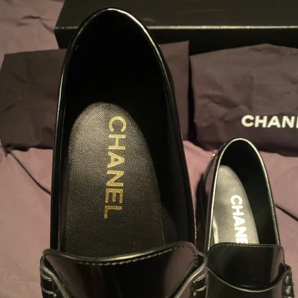 NIB Chanel Shiny Calfskin Loafers 37 Black